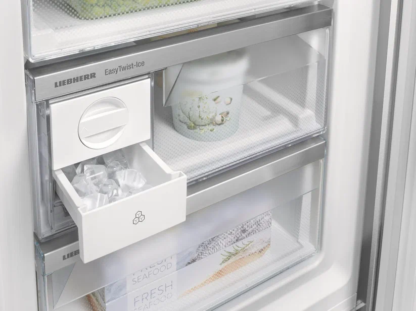 Отдельностоящий комбинированный холодильник – морозильник LIEBHERR CBNsfd 5723 Plus BioFresh NoFrost